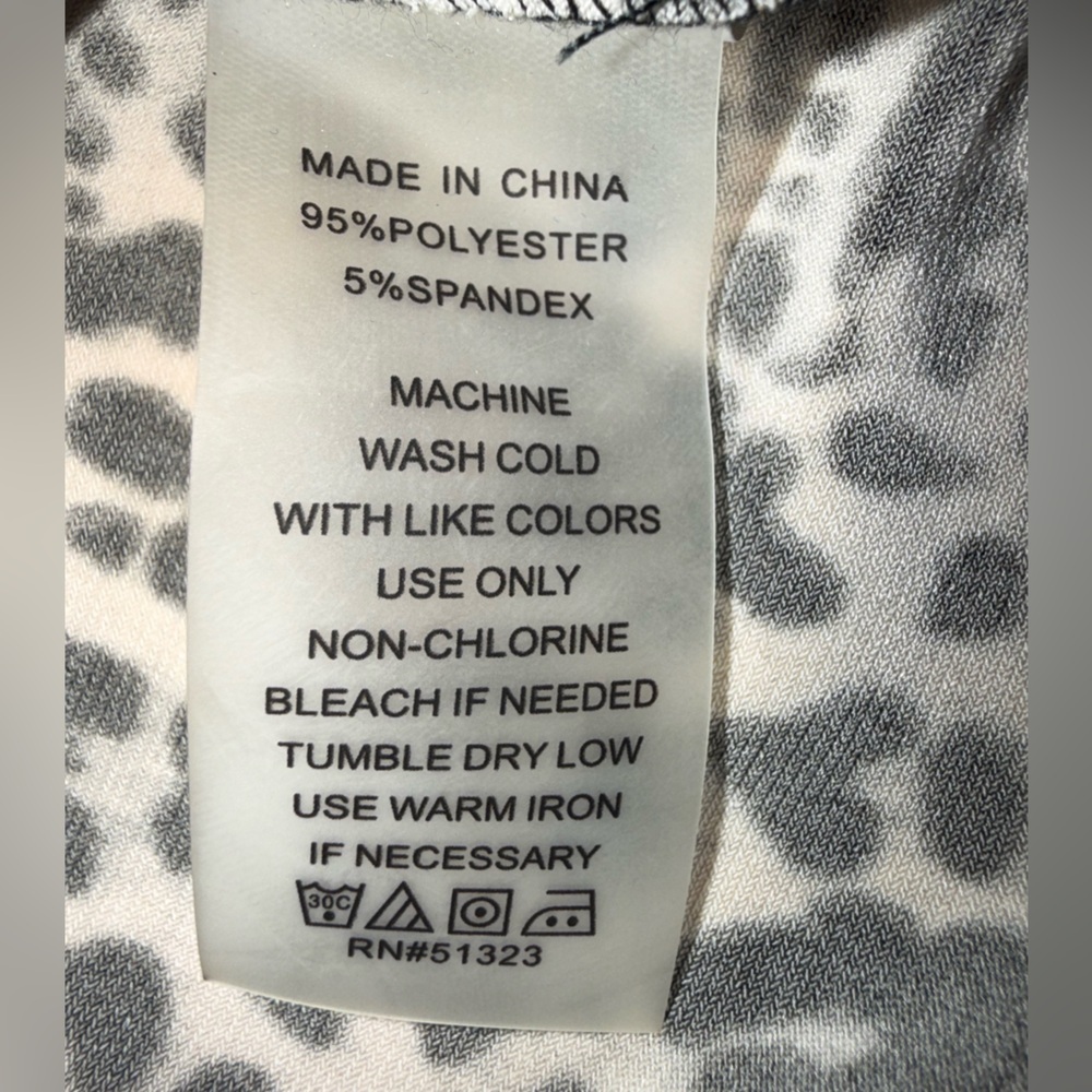 NWT Vince Camuto Women’s Serengeti Top Leopard Print with Black Trim Med - Picture 6 of 9
